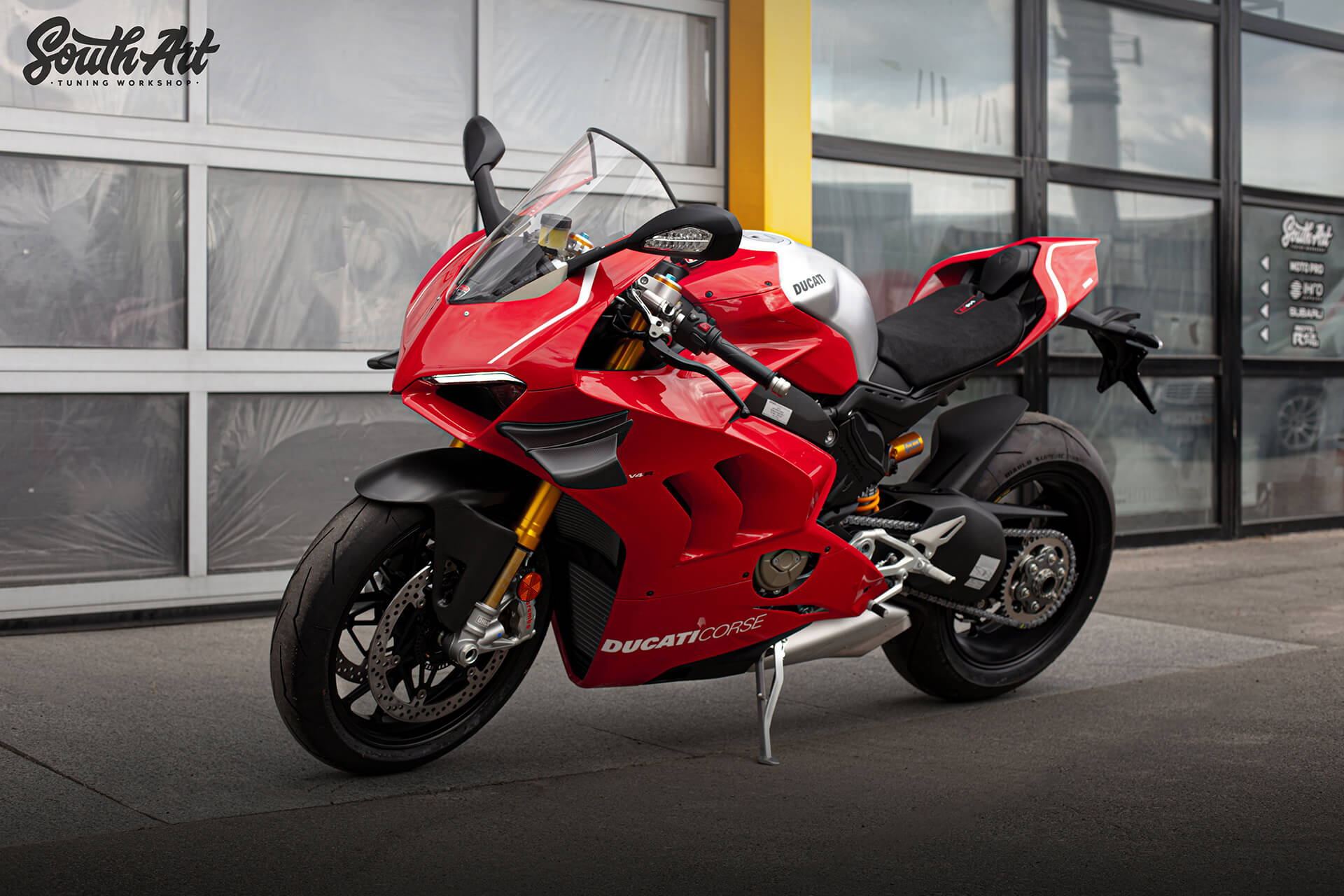 Детейлінг, захист, тонування та обклеювання плівкою мотоцикла Ducati ...